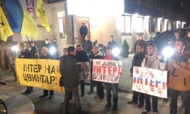 Депутату Капліну влаштували "коридор ганьби"