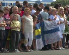 В'язні Путіна вже на рідній землі: Україна сльозами зустрічає політв'язнів