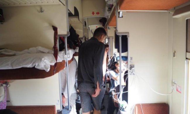 Свинарник у вагонах Укрзалізниці нажахав пасажирів