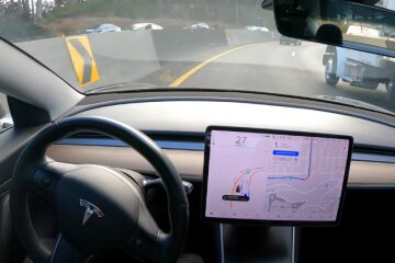 Tesla Model 3, скриншот