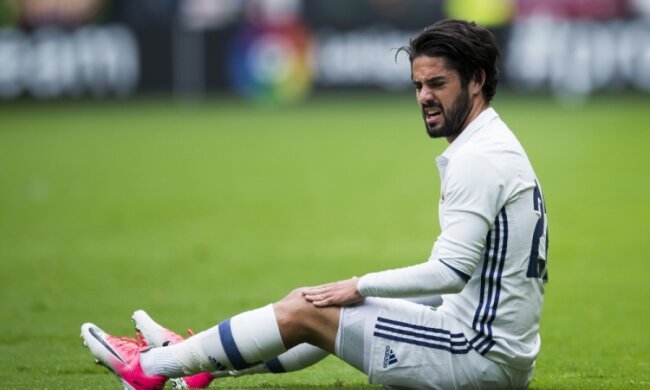 Горячая невеста подталкивает футболиста продлить контракт с Реалом 