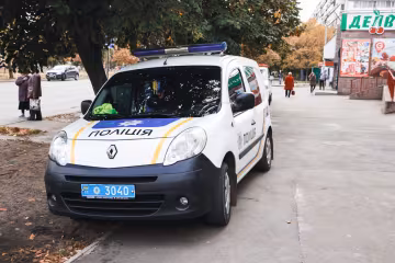 "Втомилася від вічного болю": у Києві мати стрибнула з вікна на очах у сина