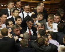 Активисты "накормили" депутатов песком: эпичное видео