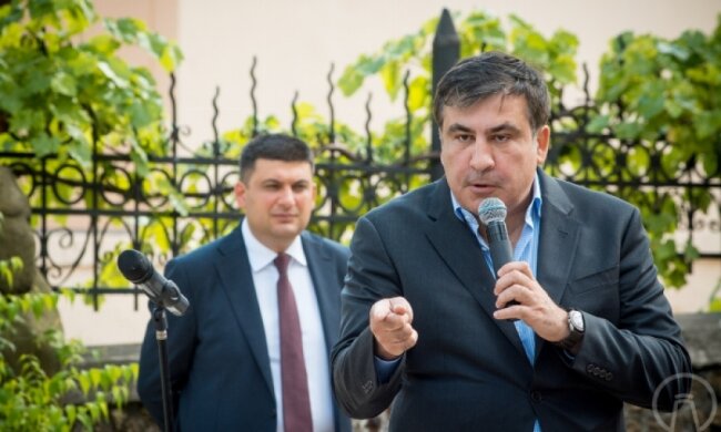 Саакашвили нахваливает Гройсмана перед важным назначением