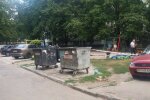 Ще один слабак здався: у Запоріжжі за два місяці до Нового року викинули святкову ялинку, фото