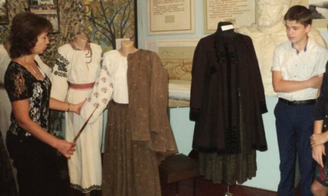 Боєць «Айдару» евакуював із зони АТО історичний одяг