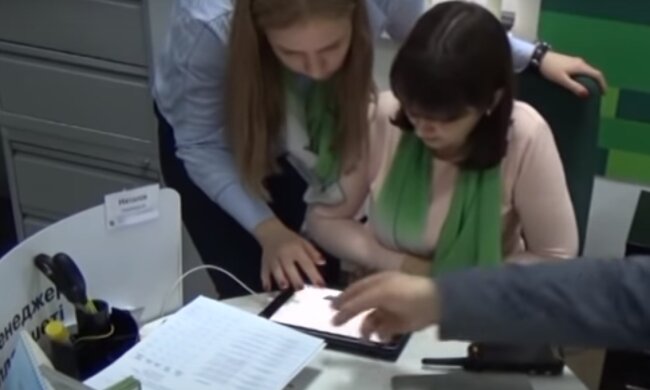 Скрін, відео YouTube ПриватБанк