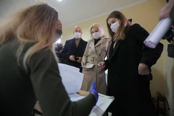 Шмигаль з родиною на виборах / фото: Facebook
