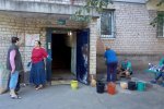 У Садового державнi прапори викидають на смiття: як же так, львiв'яни, - ганебний фотофакт