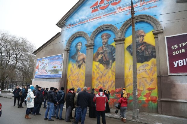 У Запоріжжі вандали поглумилися над пам'яттю УНР: красномовні фото розлютили українців