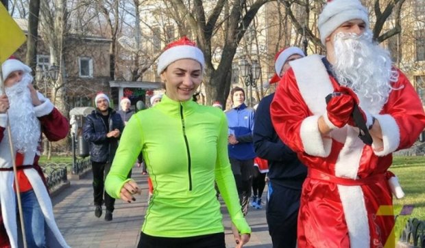 Сотні Санта Клаусів пробігли по Одесі (фото)