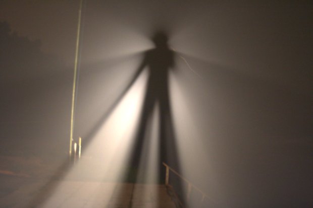 Призрака в коридорах больницы засекла камера: таинственный темный силуэт