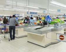 В європейських магазинах для бідних продукти продають з 90% знижками