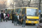 У Львові бидло-маршрутник зірвав погони з військової і епічно отримав по шапці