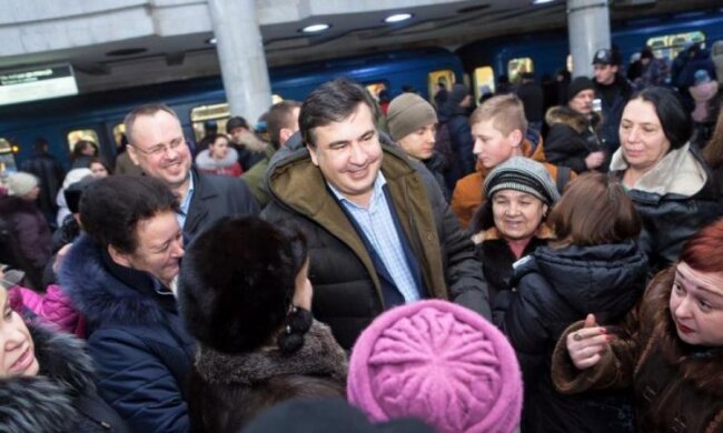Охрана помогла Саакашвили сбежать от неудобных вопросов в Харькове (ВИДЕО)