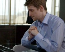 Сноуден почав боротися з банками