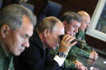 Обстріл глядачів на путінських навчаннях: з'явилися кадри наслідків