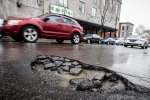 Прекрасна дорога, якщо не їздити по ній: водії показали пекельний шлях, який мучить з 2014 року