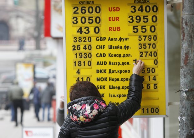 Курс валют на 2 декабря: доллар вскружит голову украинцам