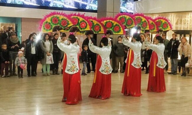 Киевляне сыграли в пинг-понг с пандами на фестивале #madeinchina (фото) 