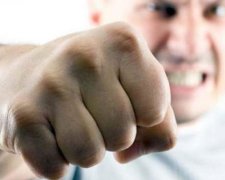 В Киеве мужчина жестоко избил собственного 16-летнего сына