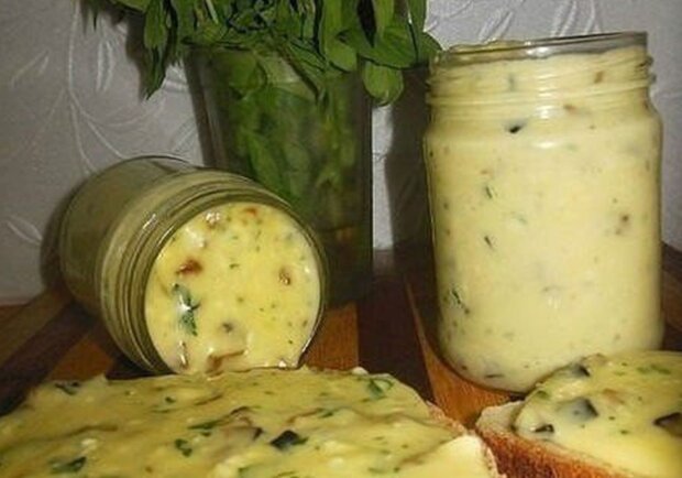 Домашній плавлений сир з печерицями, фото: instagram.com/cookery_secrets