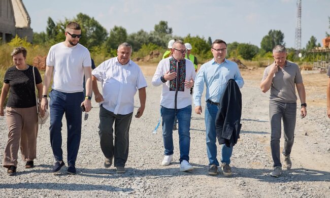 Новопризначений міністр обрав Житомирщину для першого візиту: у Брусилові зводять сучасний дім для переселенців за підтримки Естонії
