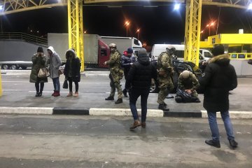 Юных украинок продавали в секс-рабство: копы шокировали подробностями, фото 18+