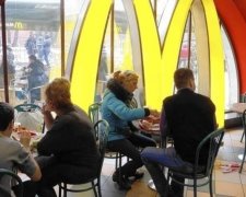 Росіянин закидав гамбургерами відвідувачів McDonald’s