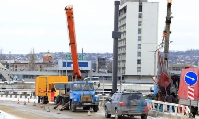 Путінські байкери увічнюють терористів у Луганську