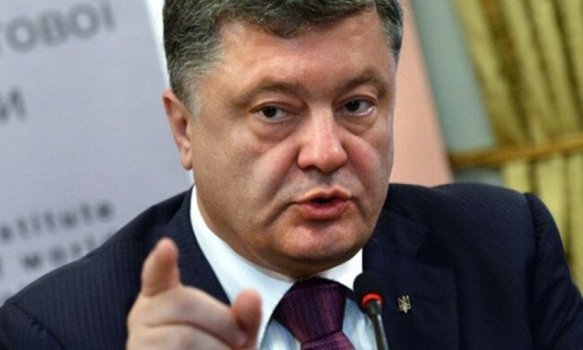 Президент відсторонив двох звинувачених у хабарях голів РДА