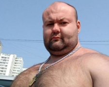 "Ватяний богатир" зрушив портовий кран на честь анексії Криму