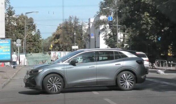 Авто нардепов, скриншот: YouTube