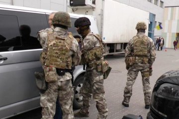 Более 2-х тонн: копы перехватили рекордную партию янтаря