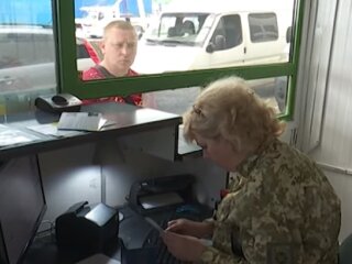Виїзд за кордон. Фото: скриншот Youtube