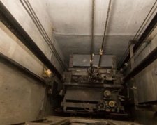 Обірвався ліфт з 6-річною дитиною (відео)