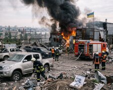 Одеса ракетний обстріл пожежа підприємство рятувальники