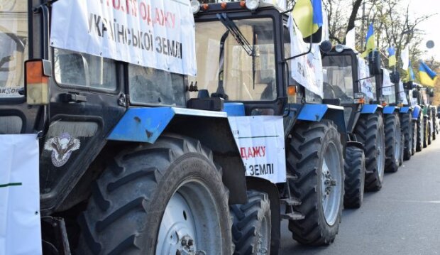Земельная реформа вызвала массовые протесты под Радой: фото с места
