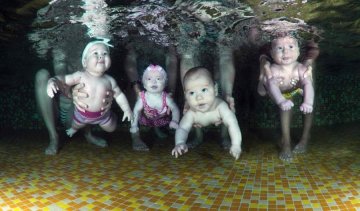 Що відчуває дитина під водою