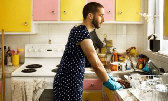 Мужчина в платье, фото из свободных источников