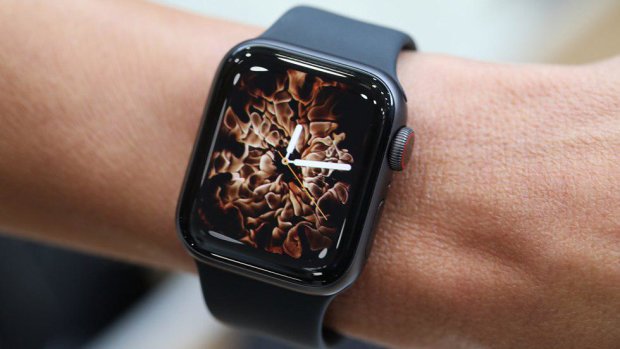 Apple запатентовала гибкие часы: маразм крепчал