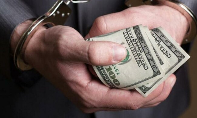 Суд відправив за ґрати двох здирників у погонах