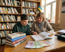 шкільна бібліотека книги полиці Україна