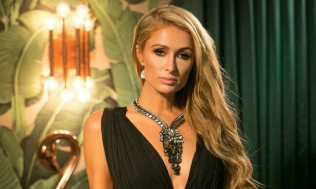 Полуголая Пэрис Хилтон оседлала радугу: фото