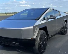 Tesla Cybertruck на улице Львова