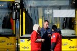 Не поділили дорогу: у Києві водій легковика та маршрутник побилися на зупинці