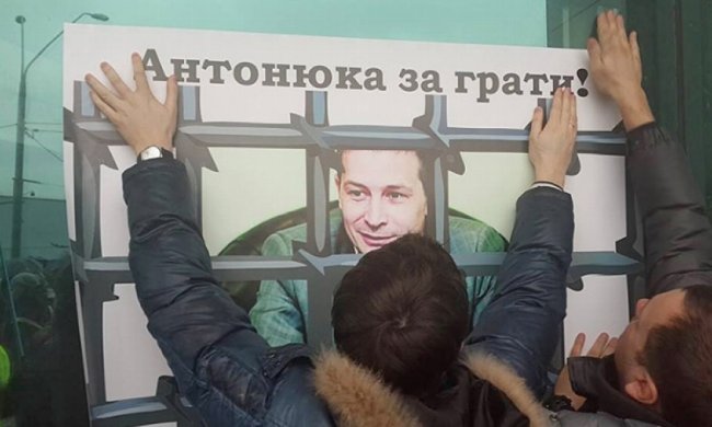 Міліція обшукала голову Державіаслужби