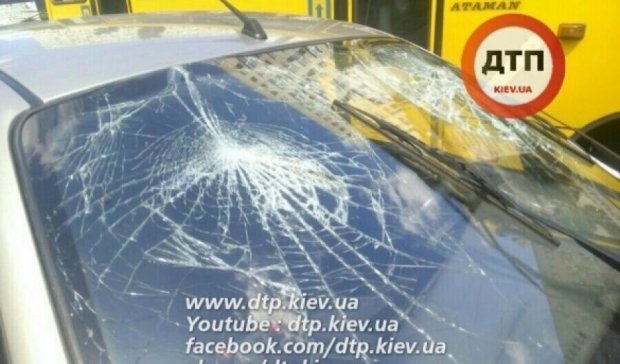 Серйозна аварія в Києві: "поцілувалися" відразу три авто