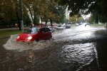 Львовяне, пересаживайтесь в лодки: аномальный ливень превратил город в Венецию
