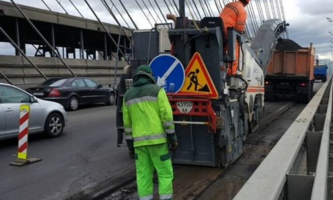 Ремонт Південного моста на місяць занурить Київ у транспортне пекло